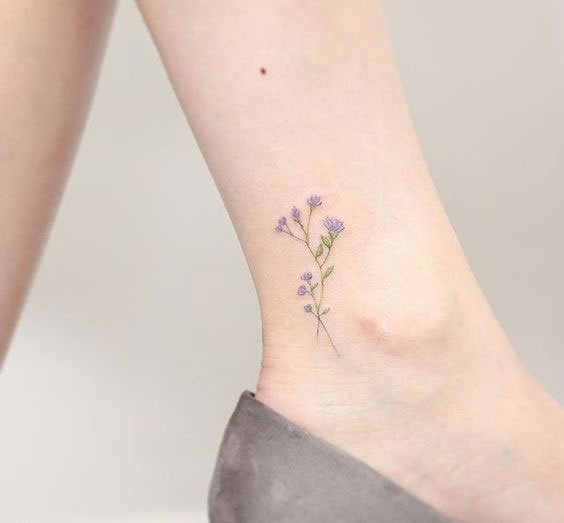 Tattoo nhỏ họa tiết hoa tím