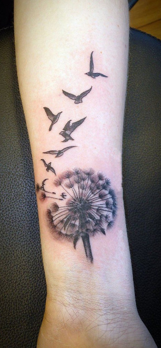  Một mẫu Tattoo hoa bồ công anh khác phù hợp với chim bồ câu