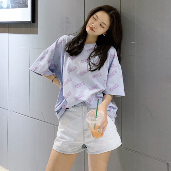 Cách phối đồ cùng áo thun cho bạn gái
