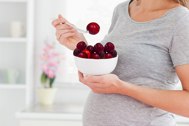 Những điều mẹ bầu cần lưu ý khi ăn mận